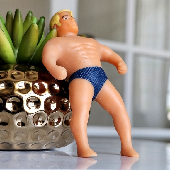 2018 World's Smallest Classic Mini Collectible Toy 3.5” Stretch Armstrong Figure - Picture 9 of 13